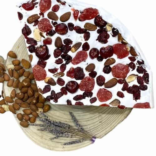 Nougat blanc aux 3 fruits rouges à la coupe